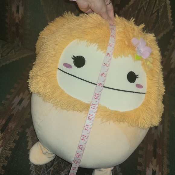 Squishmallows Original 16 inch Shasta the Peach Bigfoot With Flower - Picture 6 of 7